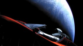 Falcon Heavy успешно запустила кабриолет Илона Маска в космос