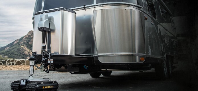 A mini-robot from the company “Trailer Valet” acts as a tractor for a trailer