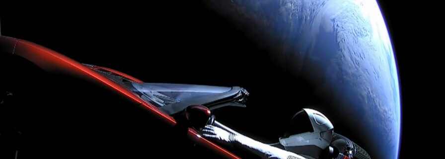 Falcon Heavy успешно запустила кабриолет Илона Маска в космос