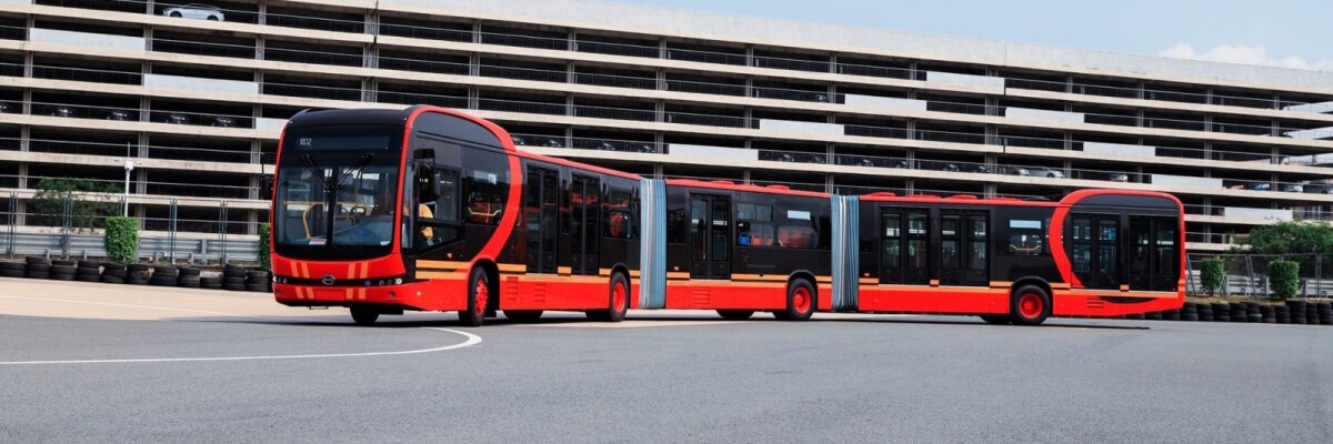 В Китае представлен самый большой и самый вместительный электрический автобус в мире