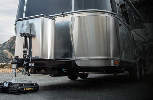 A mini-robot from the company “Trailer Valet” acts as a tractor for a trailer