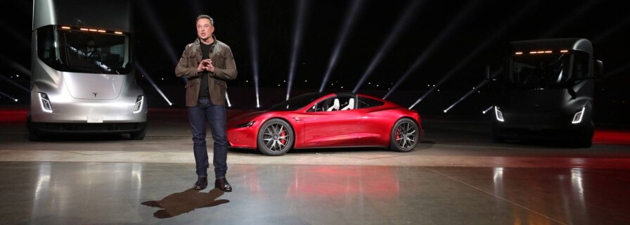 Новинки от Tesla: электрогрузовик Semi Truck и суперкар Roadster
