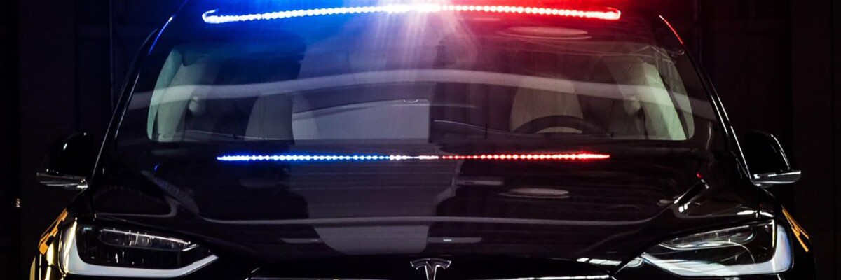 Полицейские Швейцарии пересели на Tesla Model X