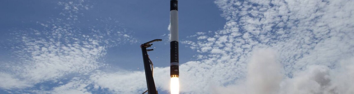 Rocket Lab успешно запустила ракету Electron с тремя спутниками