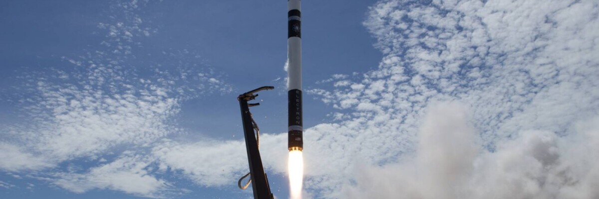 Rocket Lab успешно запустила ракету Electron с тремя спутниками