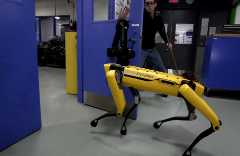 В Boston Dynamics снова «издеваются» над роботами