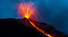 Почему вулканические газы и пепел движутся с высокой скоростью? Отвечают ученые