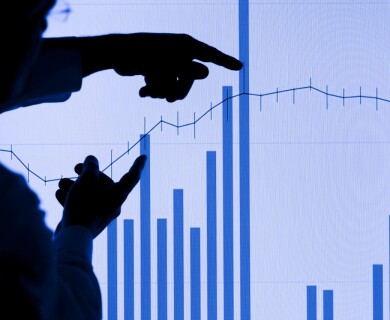 Cryptomarket Manipulations: from Trading Bots to Conspiracy Theories