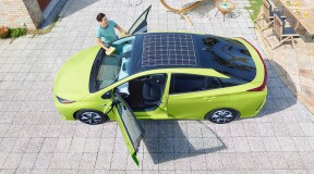 Toyota создает автомобиль, питающийся от солнечных панелей