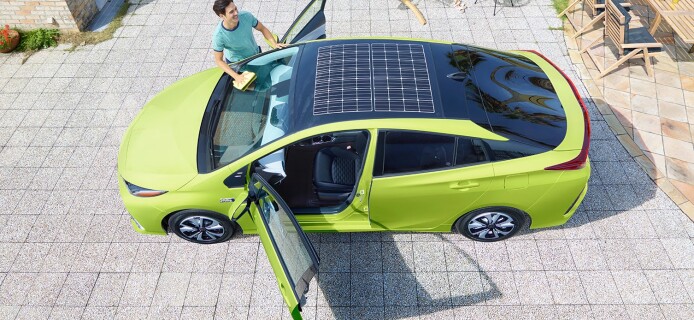 Toyota создает автомобиль, питающийся от солнечных панелей