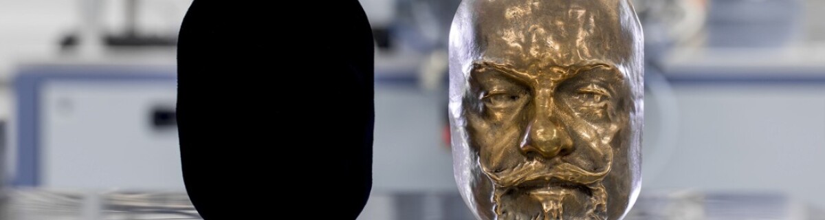 Ученые создали самый черный материал