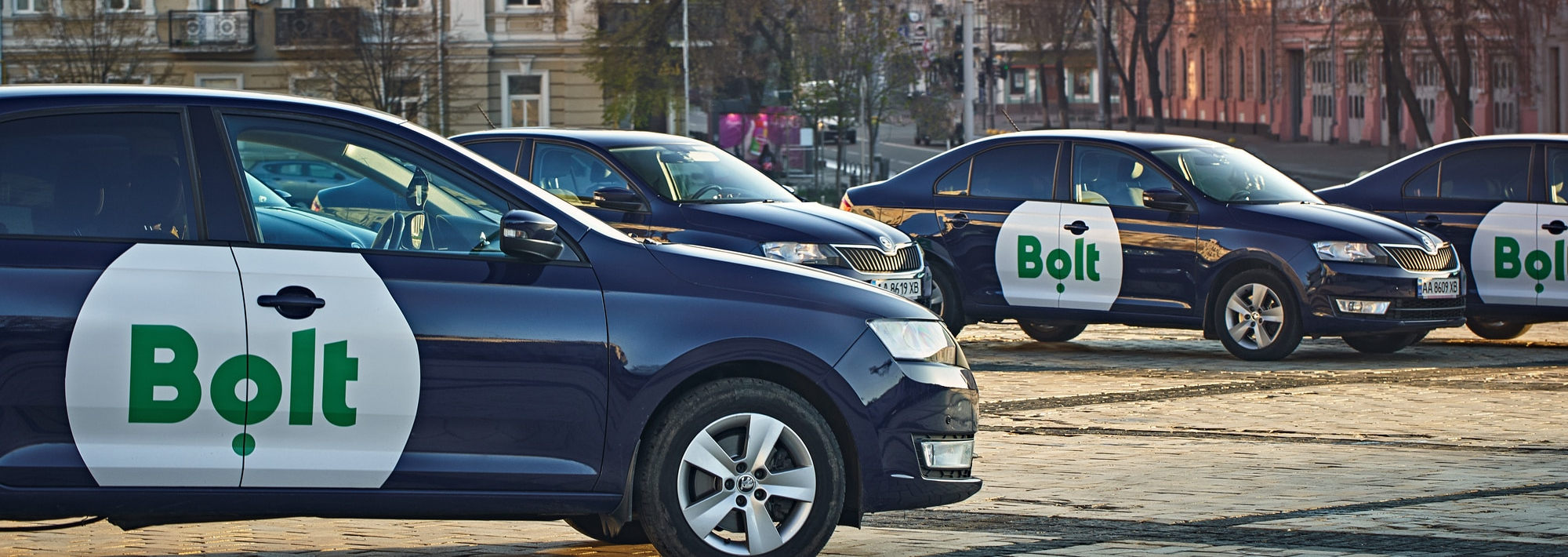 Bolt taxi. Bolt такси. Такси-сервис Bolt. Эстонское такси Bolt. Bolt фирма.