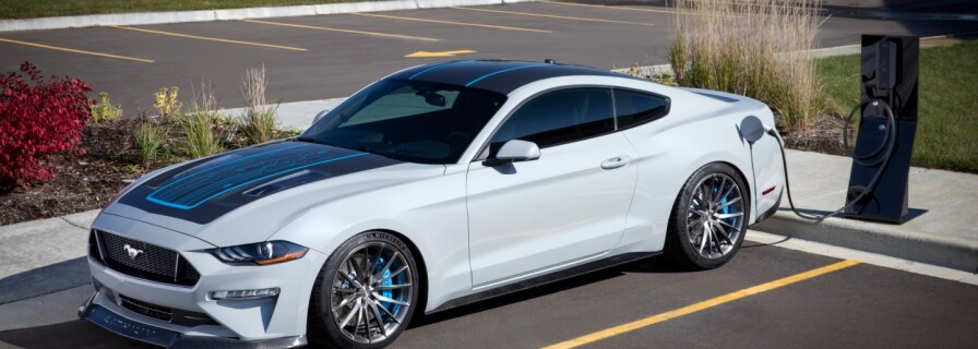 Ford представила электрический Mustang с двигателем 900 л. с. и ручной коробкой передач