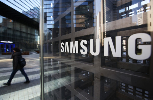 Samsung Outsources Manufacturing to Make Its Smartphones Cheaper