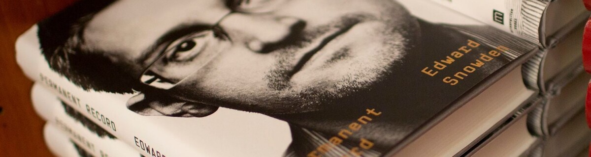 Суд запретил Эдварду Сноудену получать прибыль от продаж своих мемуаров