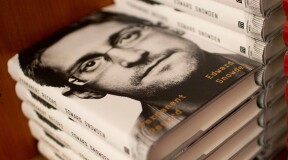 Суд запретил Эдварду Сноудену получать прибыль от продаж своих мемуаров