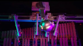 Robot composer Shimon goes on tour