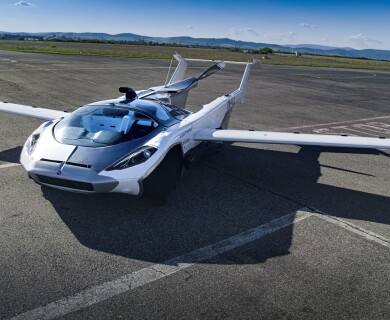 Стефан Кляйн показал первый полет автомобиля AirCar