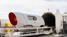 Virgin Hyperloop успешно провела испытания с пассажирами на борту