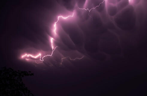Life on Earth could have emerged from a lightning strike