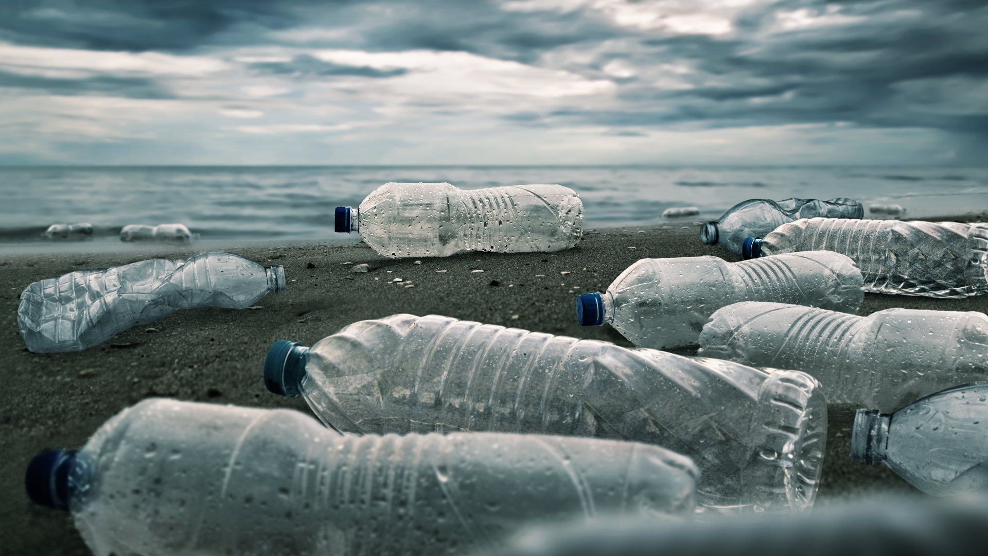 Картинки загрязнение воды пластиком