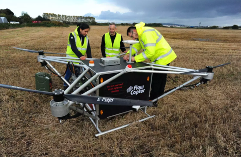 A drone from the Scottish company Flowcopter can carry loads of up to 100 kg
