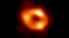 Ученые получили снимок черной дыры, находящейся в центре нашей галактики