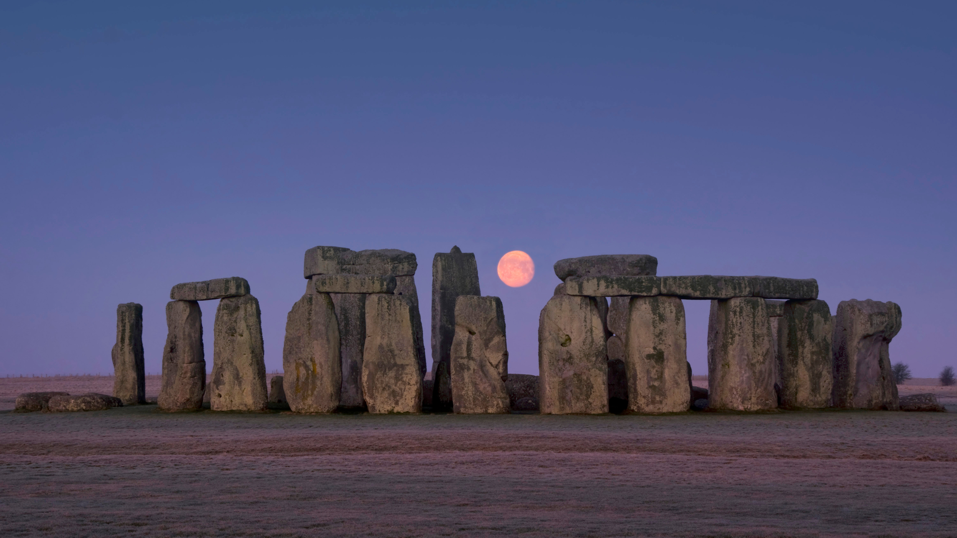 Stonehenge was designed as a solar calendar Hitecher