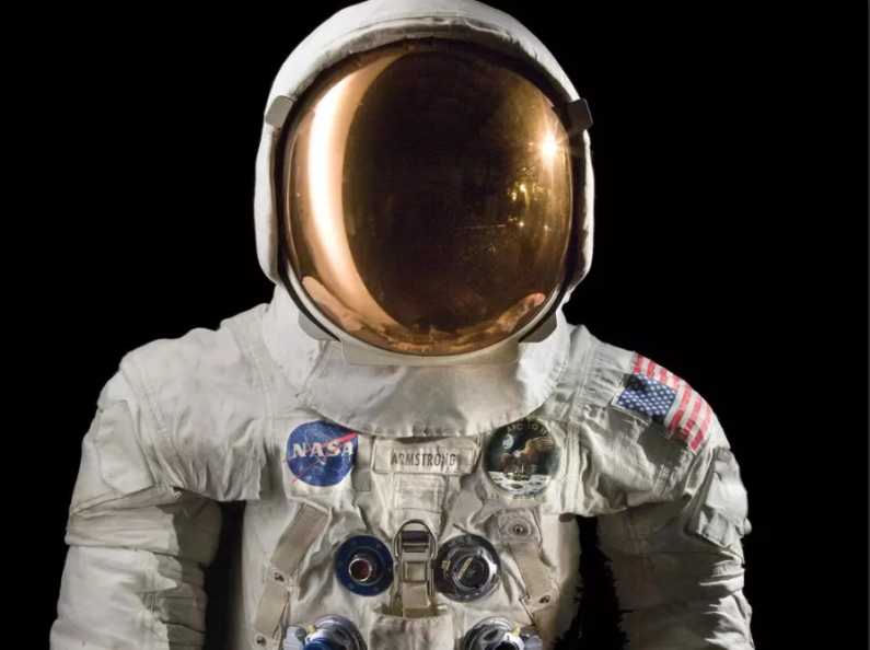 The evolution of the space suit - Hitecher