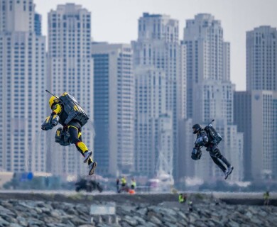 В ОАЭ провели «Dubai Jet Suit Race» – первые в истории гонки на реактивных ранцах