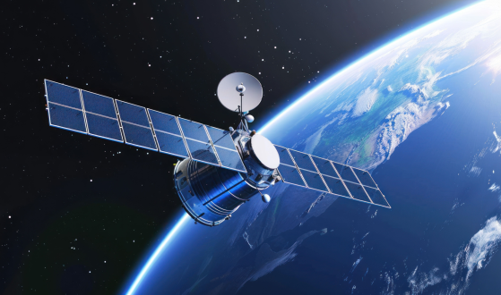 The Billionaire Rivalry Reaches Space Level: Amazon Launches First 27 Internet Satellites, Competing with Starlink