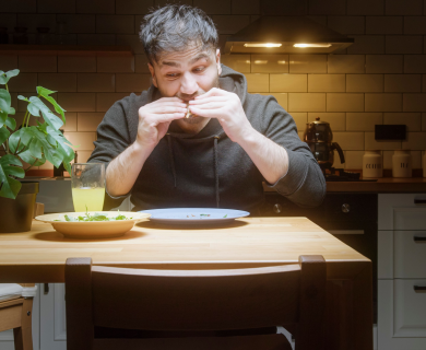 Midnight Munchies: 7 Healthy Snacks to Curb Your Cravings (and Conquer Your Hunger!)