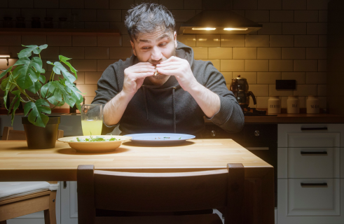 Midnight Munchies: 7 Healthy Snacks to Curb Your Cravings (and Conquer Your Hunger!)