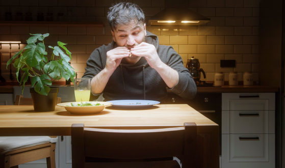 Midnight Munchies: 7 Healthy Snacks to Curb Your Cravings (and Conquer Your Hunger!)