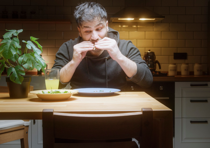 Midnight Munchies: 7 Healthy Snacks to Curb Your Cravings (and Conquer Your Hunger!)