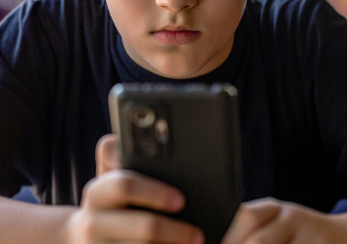 Australia Calls on Social Media to Verify Users’ Ages